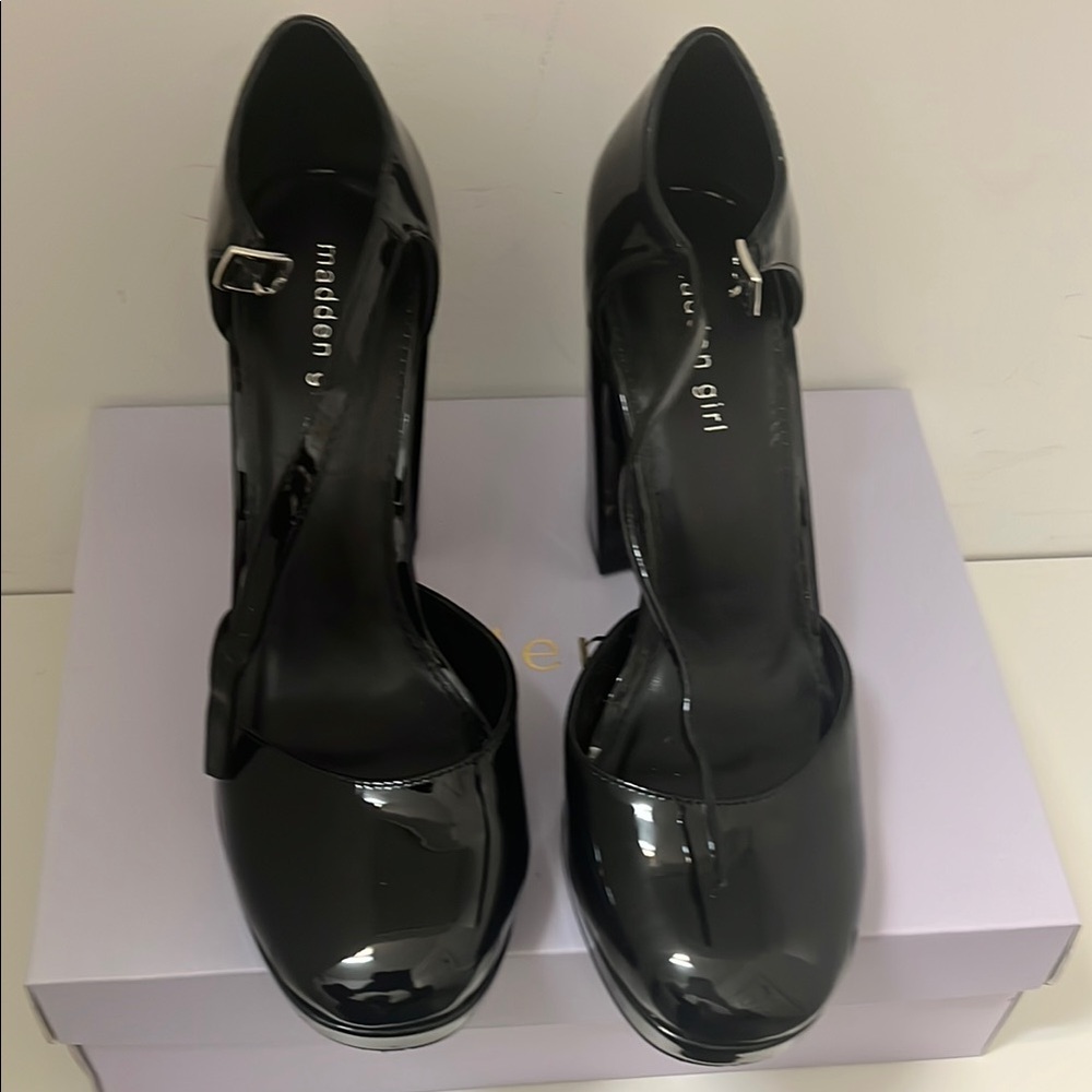 Madden Girl Black Glossy Heels with Classic Design, Size 10M